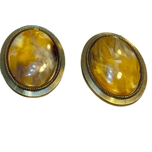 Vintage Clip on Earrings Stamped W.Germany *Golden Swirls* - Picture 6 of 6